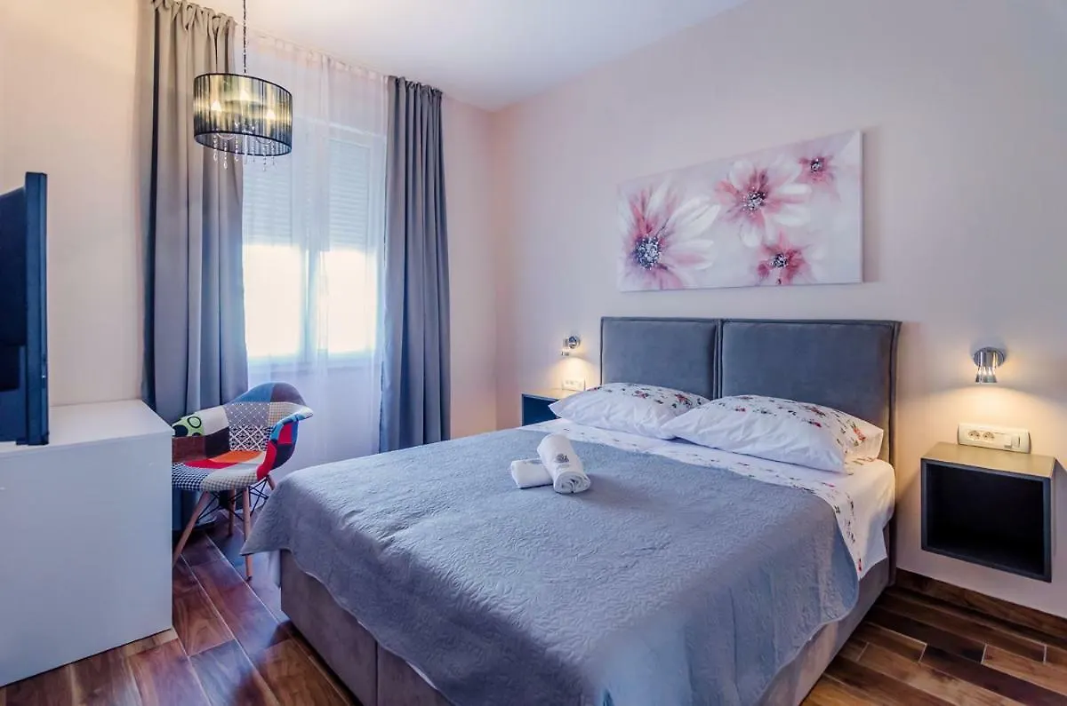 Kalemary\'S Apartment contacts